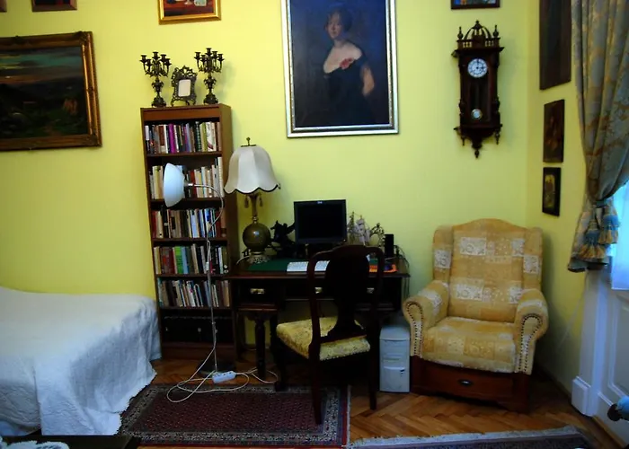 Apartment Market Vamhaz Koerut Budapest