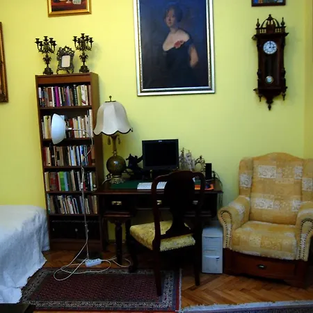 Apartment Market Vamhaz Koerut Budapest