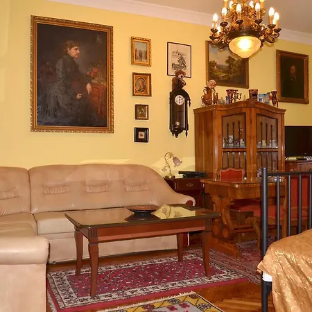 Apartment Market Vamhaz Koerut Budapest