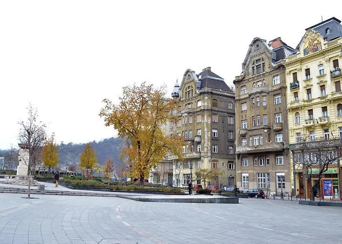 Market Vamhaz Koerut * Budapest