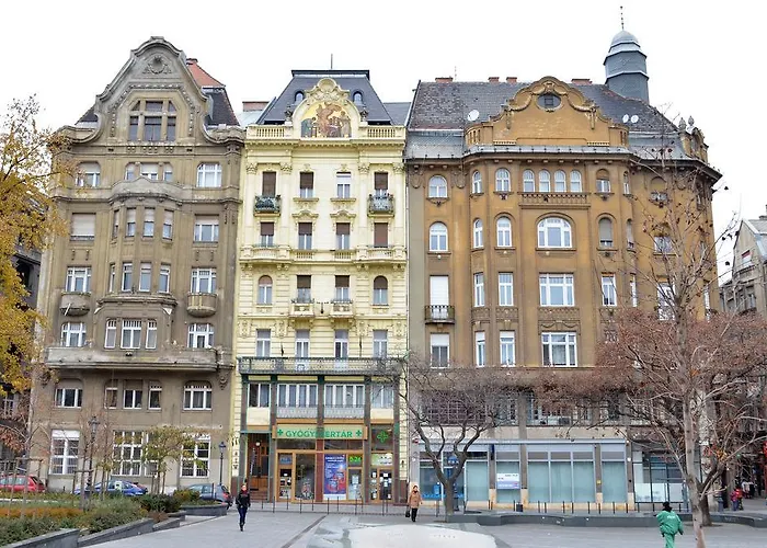 Market Vamhaz Koerut Budapest
